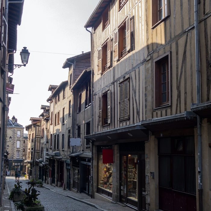 Historic street in Limoges highlighting the charm linked to the evolution of Limoges porcelain
