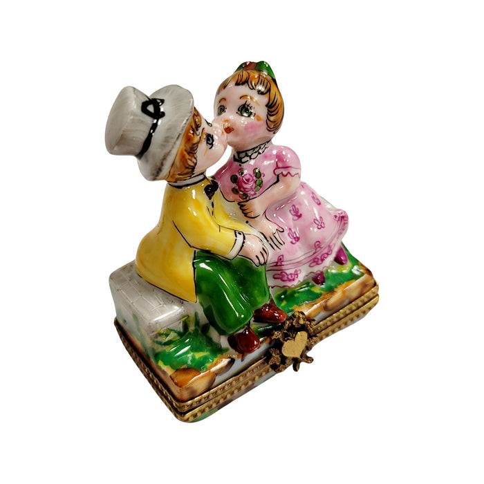 Kids Kissing Couple Limoges Box Porcelain Figurine-love baby valentine-CH3S288