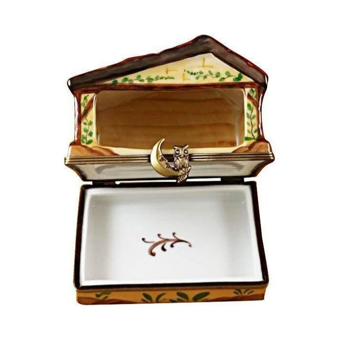Painted details on the Manger with 8 Removable Pieces for Christmas Limoges box, French art in miniature