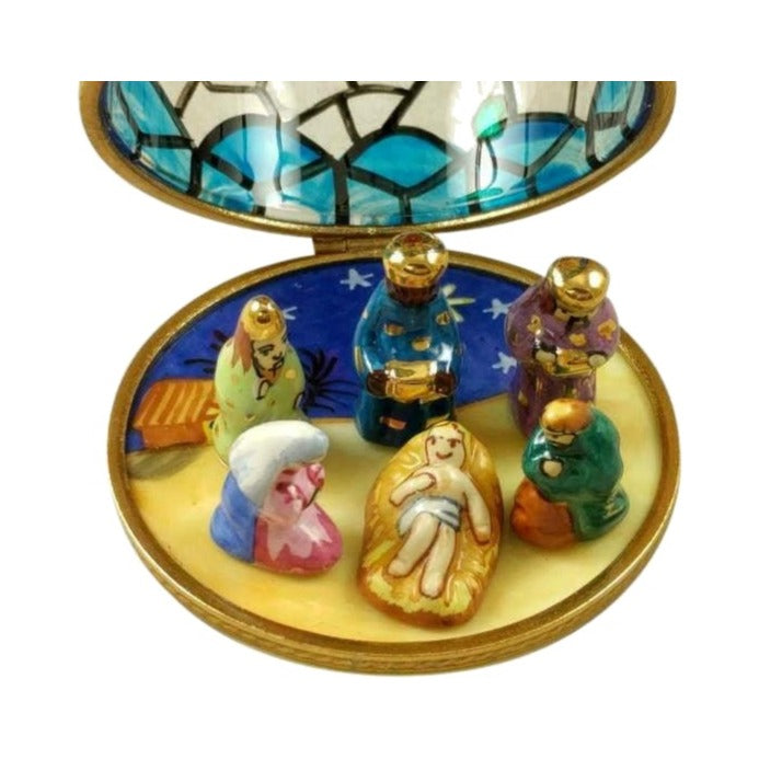 Open lid of the Stained Glass Dome with Nativity Inside Limoges box, ready to hold a small treasure