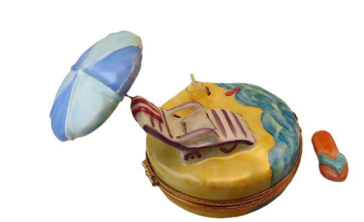 Beach lounge chair with umbrella and flip-flop, hand-painted Limoges porcelain box by Artoria, open view