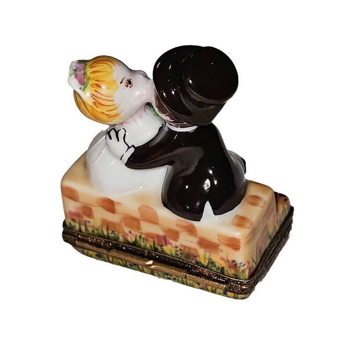 Kissing Couple Limoges Box for Romantic Gift Porcelain Limoges special graduation French Trinket Box