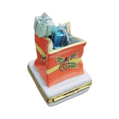Fine art lovers will admire this Christmas Bag Limoges box
