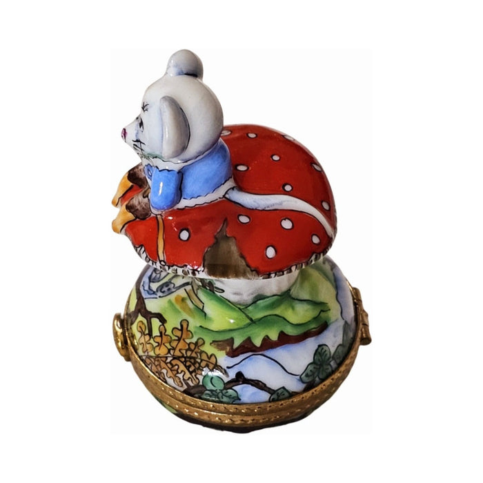 Painted details on the Mouse on Mushroom Limoges box, French art in miniature
