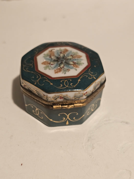 Christmas Holly Hexa Trinket Limoges Box