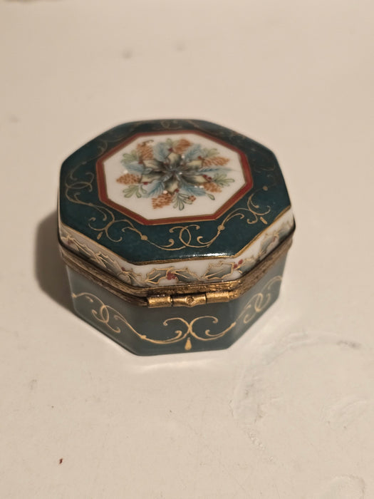 Christmas Holly Hexa Trinket Limoges Box