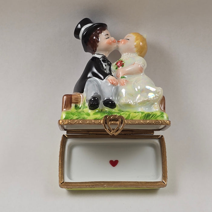 KISSING COUPLE ON BENCH