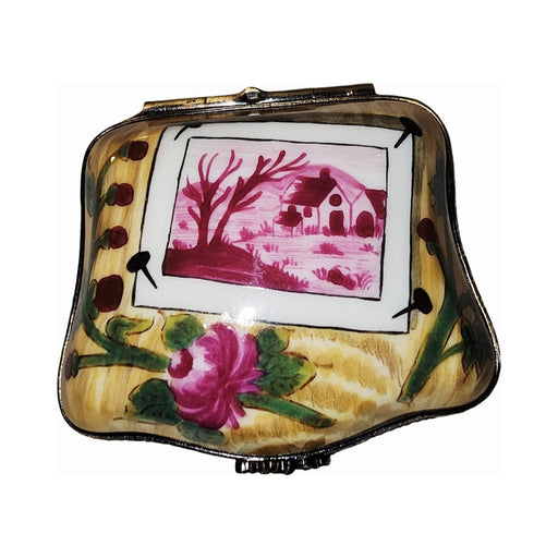 A thoughtful gift for Francophiles: the Scalloped Memories Limoges box