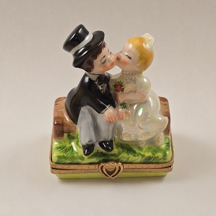 KISSING COUPLE ON BENCH