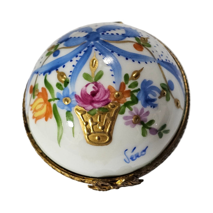 A thoughtful gift for Francophiles: the Mini Blue Round Ribbons Flowers Limoges box