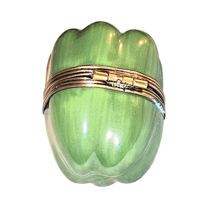 Fine art lovers will admire this Medium Green Pepper Limoges box