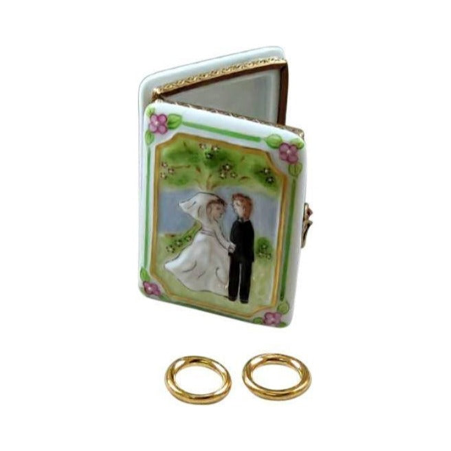 Fine art lovers will admire this Wedding Book with 2 Removable Gold Rings Limoges box