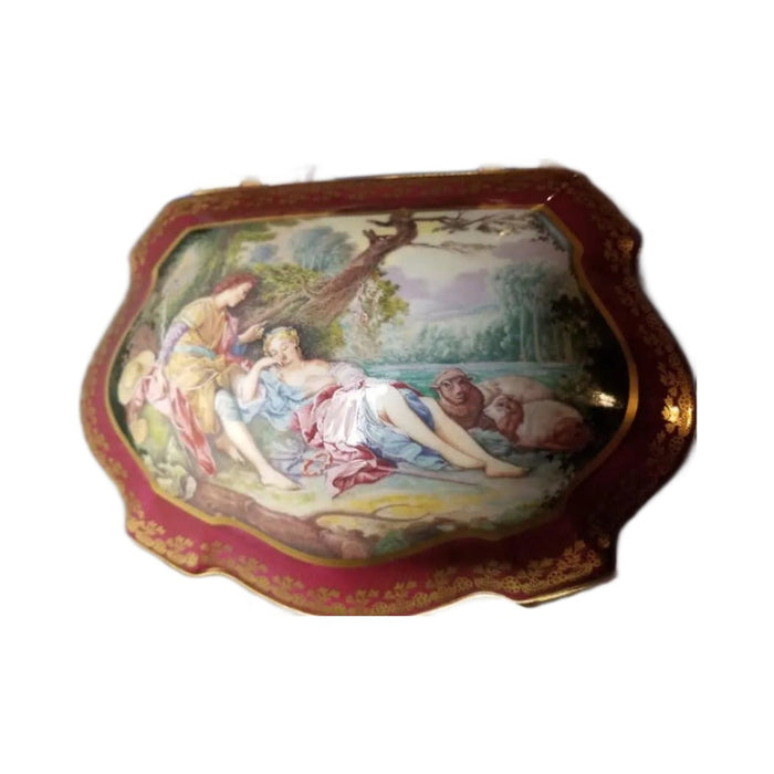 The painter's artistry shows on this Lovers Jewelry 250 Romantic Limoges box
