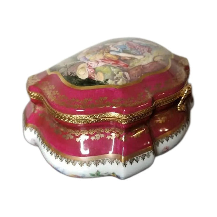 Painted details on the Lovers Jewelry 250 Romantic Limoges box, French art in miniature