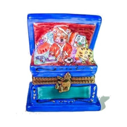 Every brushstroke by hand on the Teddy Bear Chest of Toys from Santa Limoges box from France