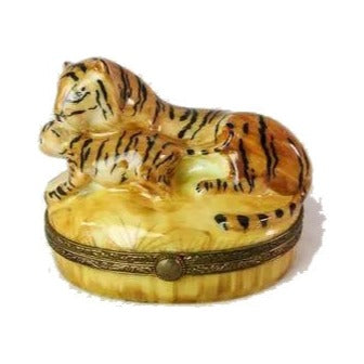 Painted details on the Tiger and Cub Limoges box, French art in miniature